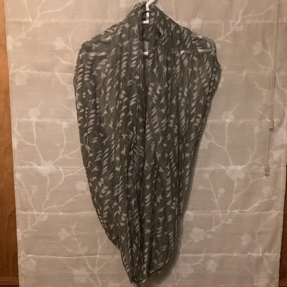 Tickled Pink | Infinity Scarf | Bird Print - Picture 8 of 8